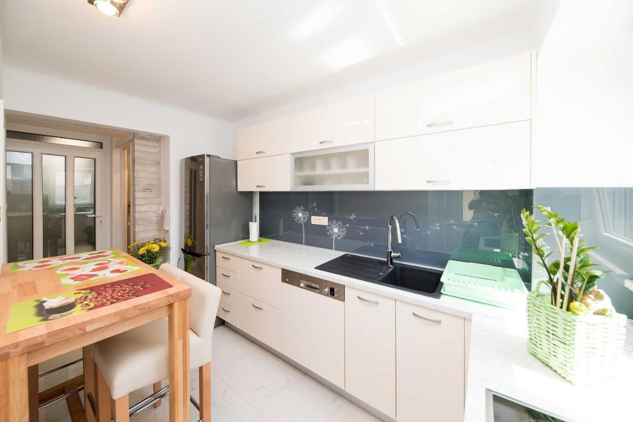 Anvedor Apartment Crikvenica Bagian luar foto